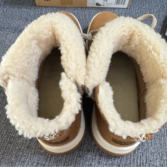 UGG Women’s Lakesider Heritage Lace Waterproof Booties. - Picture 11 of 16